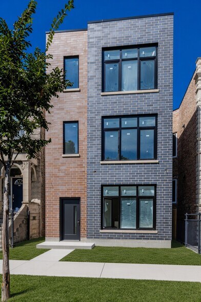 1548 Sawyer ave, Chicago, IL à vendre - Photo de l’immeuble – Image 1 sur 23