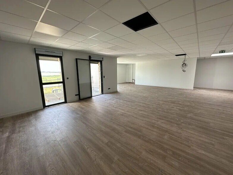 Bureau dans Reims à louer - Photo de l’immeuble – Image 2 sur 5