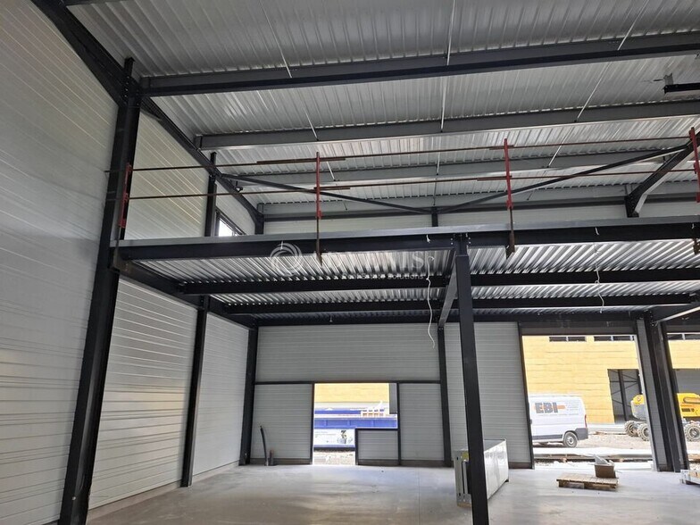Local d’activités dans Heillecourt à louer - Photo de l’immeuble – Image 3 sur 7