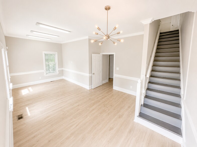 3747-3749 Benson Dr, Raleigh, NC à louer - Photo de l’immeuble – Image 3 sur 9