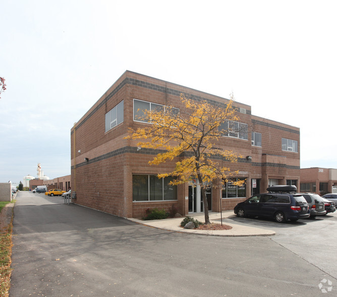 2380 Wyecroft Rd, Oakville, ON à vendre - Photo de l’immeuble – Image 2 sur 3