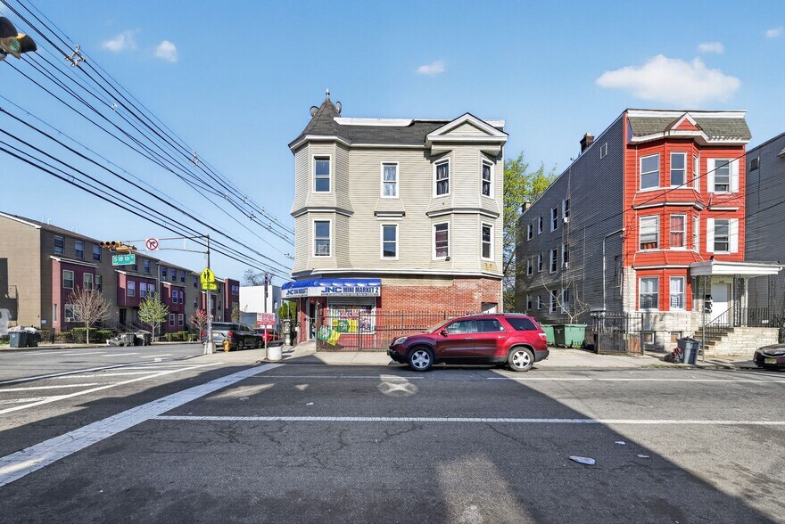 661 S 18th St, Newark, NJ à vendre - Photo de l’immeuble – Image 3 sur 45