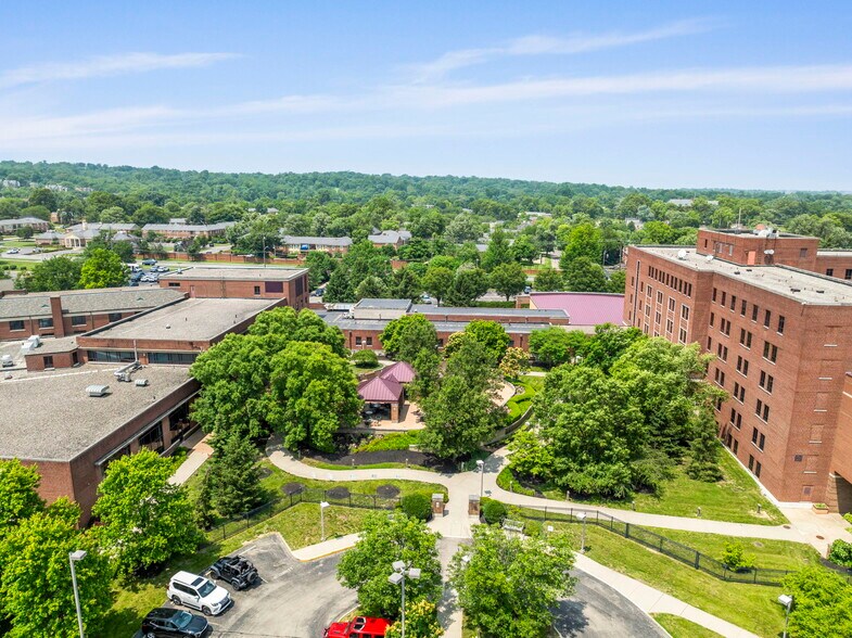 151 W Galbraith Rd, Cincinnati, OH à vendre - Photo de l’immeuble – Image 3 sur 62