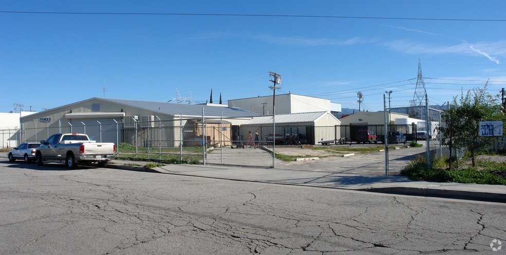 11825 Sherman Way, North Hollywood, CA à vendre - Photo principale – Image 1 sur 6