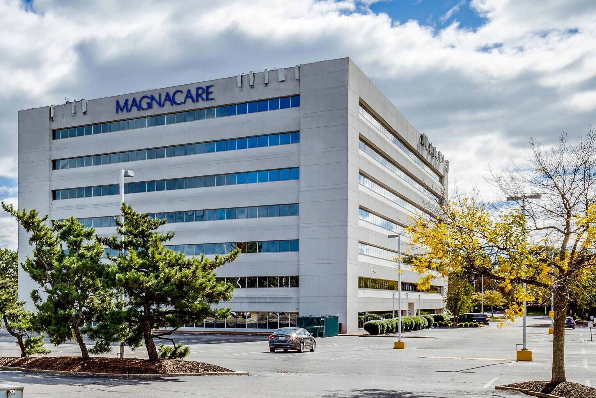 1600 Stewart Ave, Westbury, NY à louer Photo principale– Image 1 sur 14