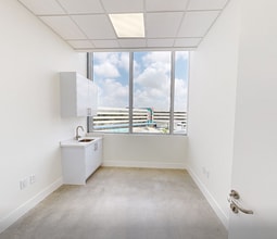 850 NW 42nd Ave, Miami, FL à louer Photo intérieure– Image 2 sur 5