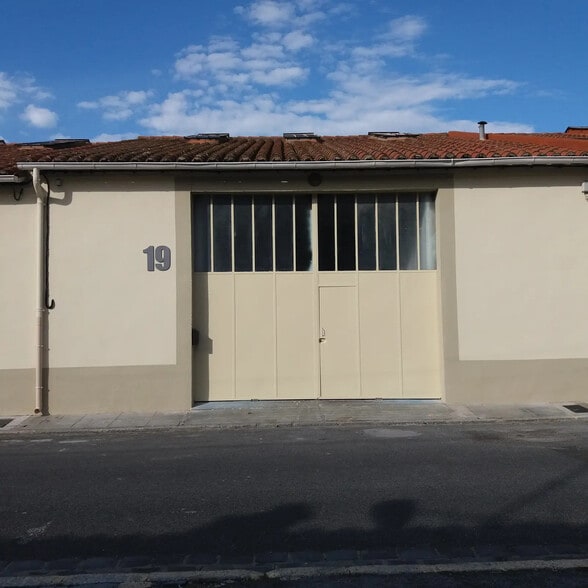 Local d’activités dans Perpignan à louer - Photo de l’immeuble – Image 1 sur 5