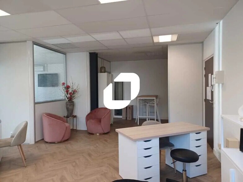 Bureau dans Floirac à louer - Photo de l’immeuble – Image 2 sur 18