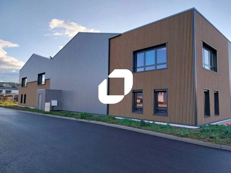225 Avenue Des Marronniers, Bourgoin-Jallieu à louer - Photo de l’immeuble – Image 2 sur 26