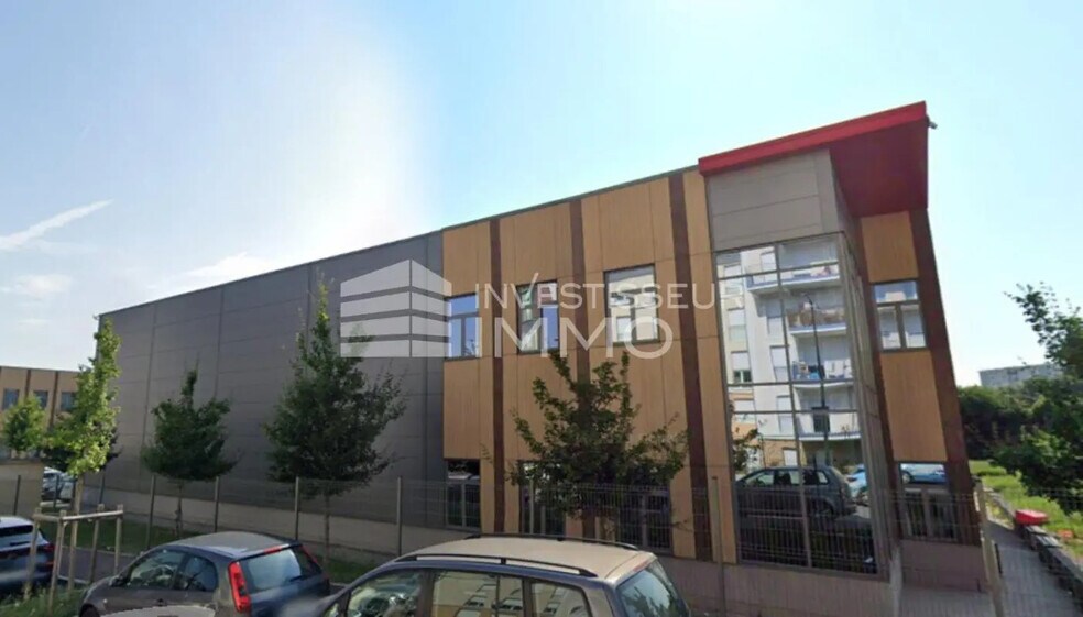 Local d’activités dans Le Blanc-Mesnil à louer - Photo de l’immeuble – Image 1 sur 5