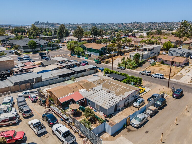 1121-1135 Sweetwater Ln, Spring Valley, CA à louer - Photo de l’immeuble – Image 1 sur 38