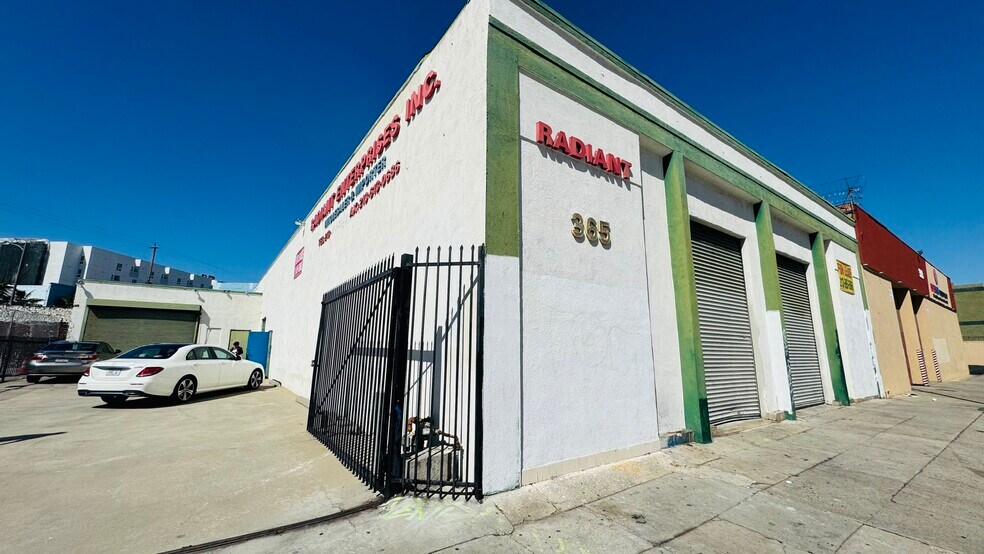 365-369 S Central Ave, Los Angeles, CA à louer - Photo de l’immeuble – Image 1 sur 11