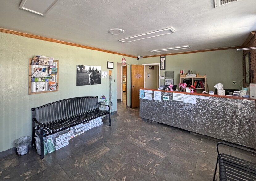 8914 Menaul Blvd NE, Albuquerque, NM à louer - Photo de l’immeuble – Image 2 sur 11