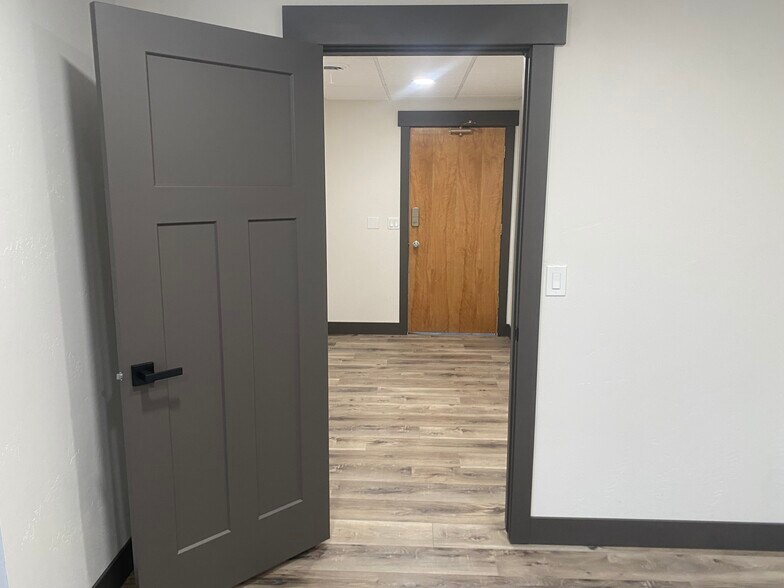 6936 Promenade Dr, Salt Lake City, UT à louer - Photo de l’immeuble – Image 2 sur 10