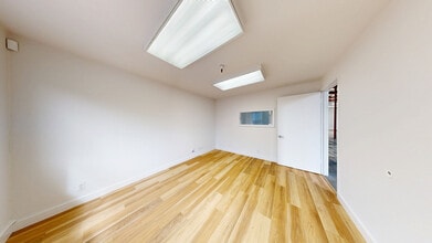 70 Glenn Way, San Carlos, CA à louer Numérisation 3D Matterport– Image 1 sur 6