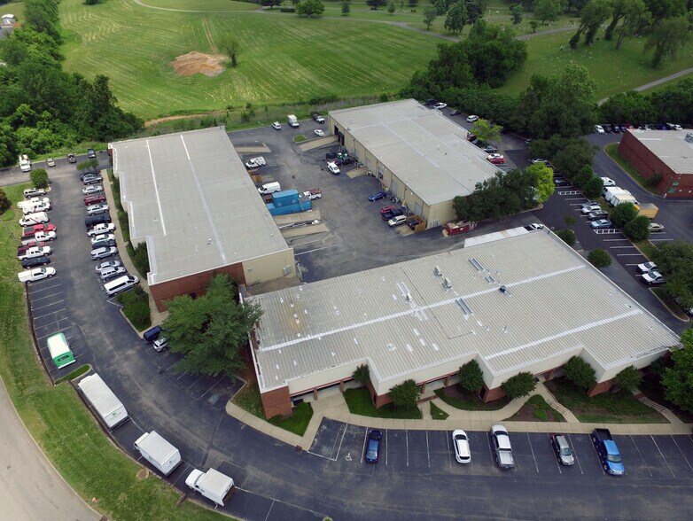 820 Fesslers Pky, Nashville, TN à louer - Photo de l’immeuble – Image 1 sur 14