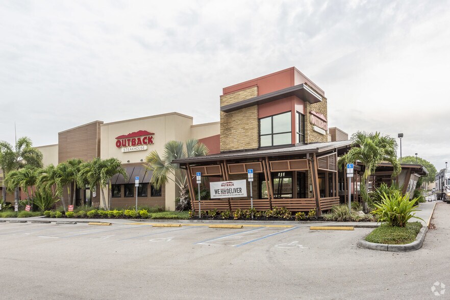 12995 S Cleveland Ave, Fort Myers, FL à vendre - Photo principale – Image 1 sur 3
