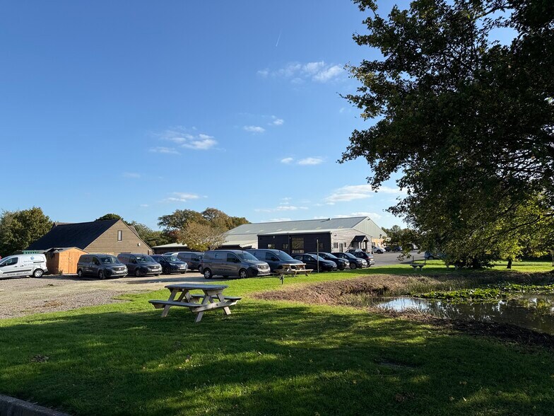 Units 1a & 1b Danworth Farm, Cuckfield Rd, Hurstpierpoint à louer - Photo de l’immeuble – Image 1 sur 14