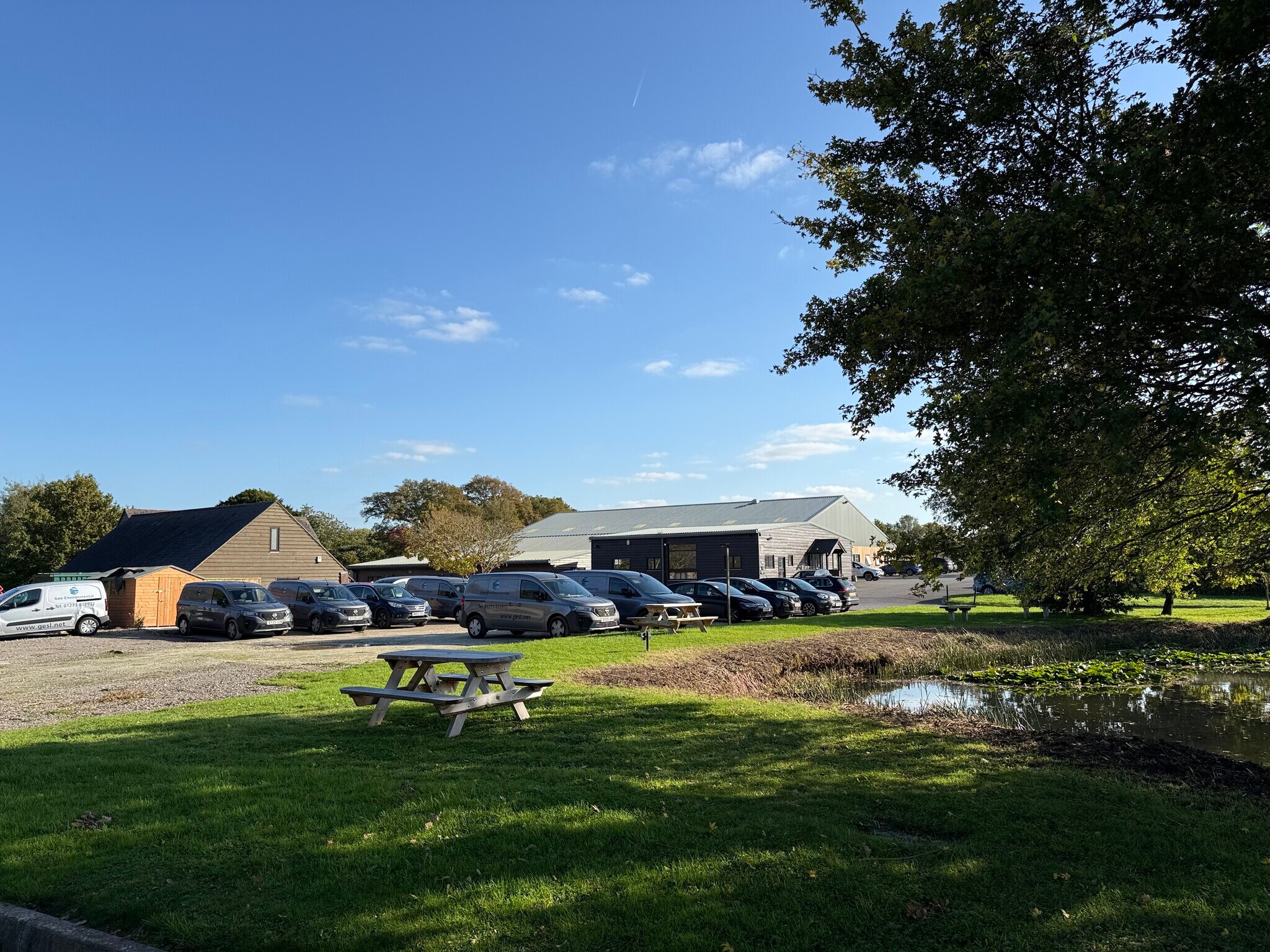 Units 1a & 1b Danworth Farm, Cuckfield Rd, Hurstpierpoint à louer Photo de l’immeuble– Image 1 sur 15