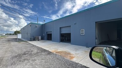 10300 Us Highway 19 N, Pinellas Park, FL à louer Photo de l’immeuble– Image 1 sur 11