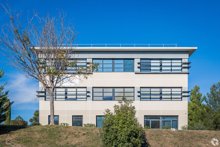 320 Avenue Archimède, Aix-en-Provence à louer - Photo de l’immeuble – Image 3 sur 4