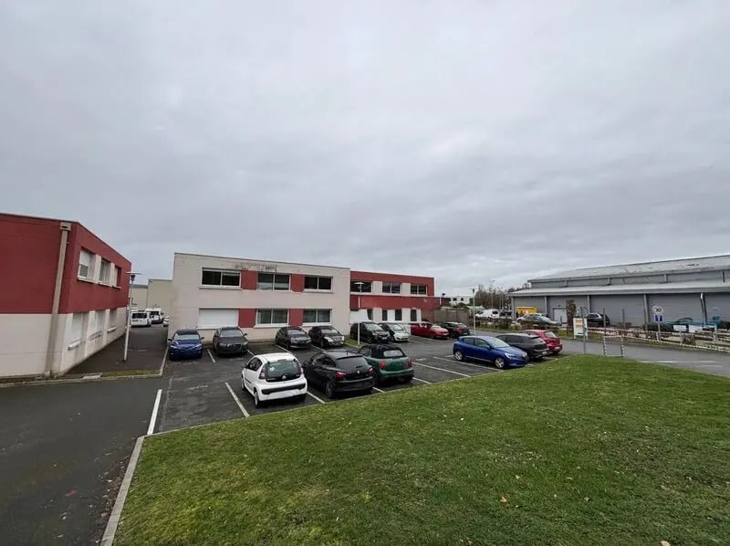 Local d’activités dans Le Grand-Quevilly à louer Photo de l’immeuble– Image 1 sur 11