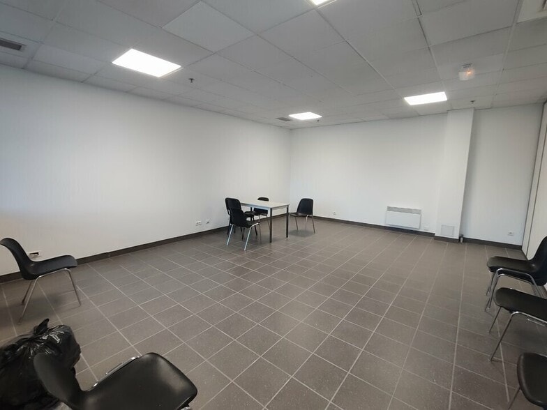 Bureau dans Saint-Quentin-Fallavier à louer - Photo intérieure – Image 3 sur 3
