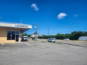 4440 W Illinois Ave, Dallas, TX à louer Photo de l’immeuble– Image 1 sur 2