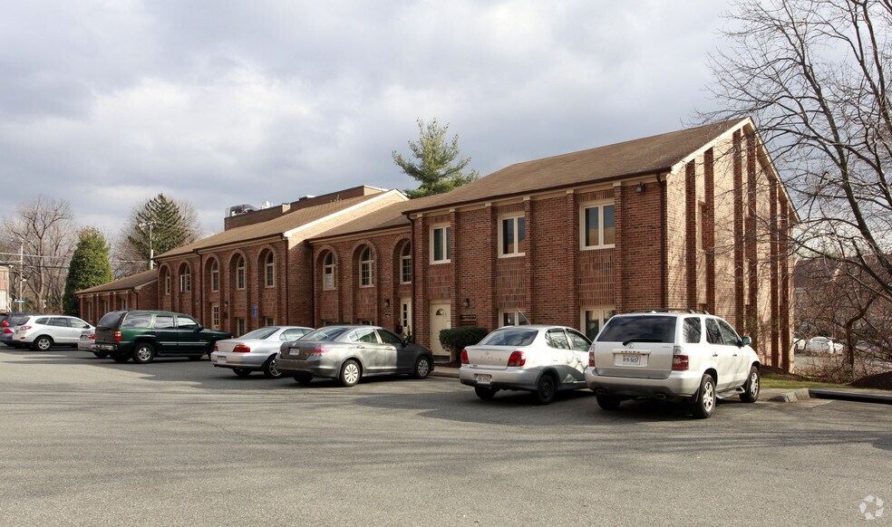 7002-7027 Evergreen Ct, Annandale, VA à louer - Photo principale – Image 1 sur 15