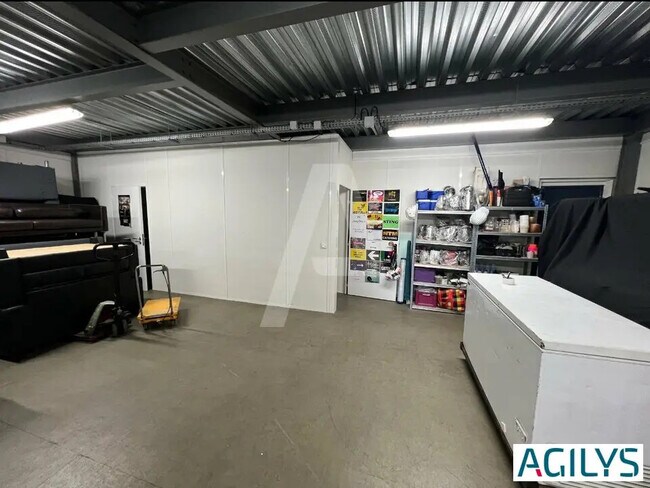 Plus de détails pour Local d’activités à vendre