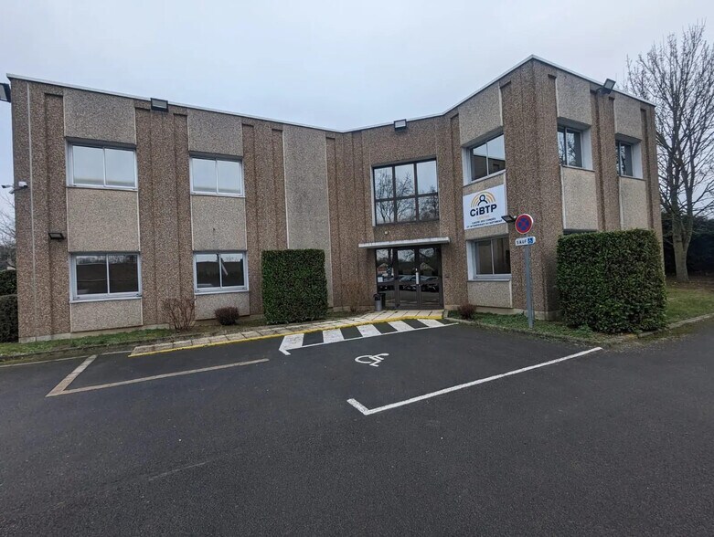 Bureau dans Évreux à louer - Photo de l’immeuble – Image 1 sur 7