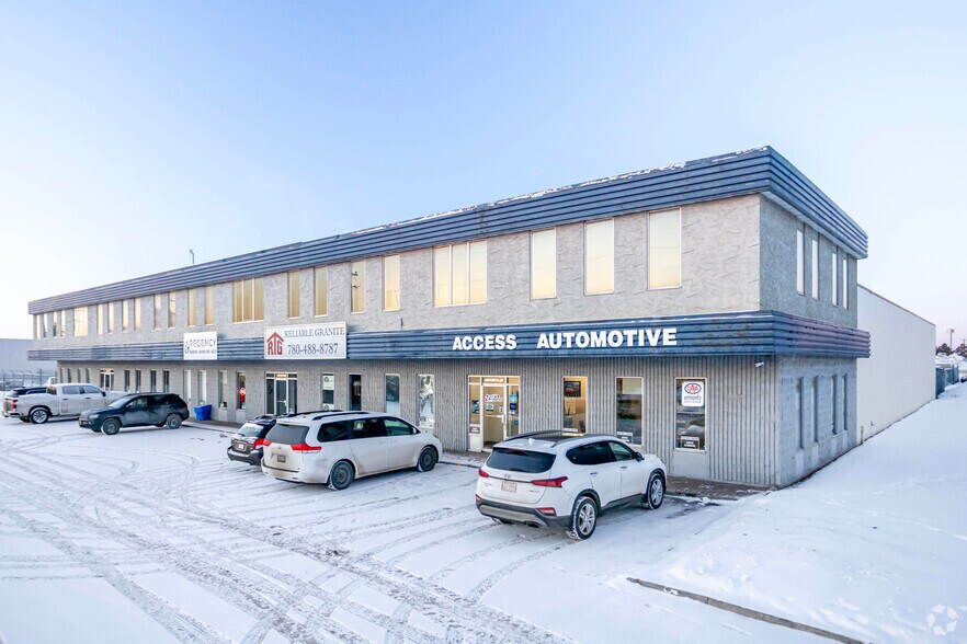 12100-12122 163 St NW, Edmonton, AB à vendre - Photo principale – Image 2 sur 12