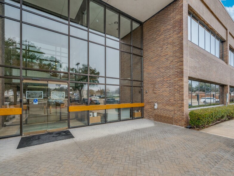 4100 W 15th St, Plano, TX à vendre - Photo de l’immeuble – Image 2 sur 13