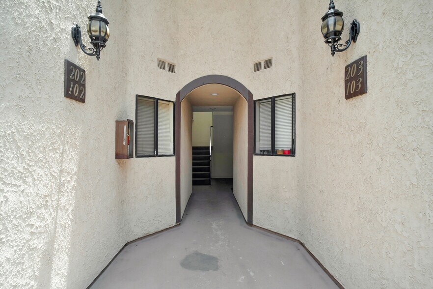 1207 N Columbus Ave, Glendale, CA à vendre - Photo de l’immeuble – Image 3 sur 38