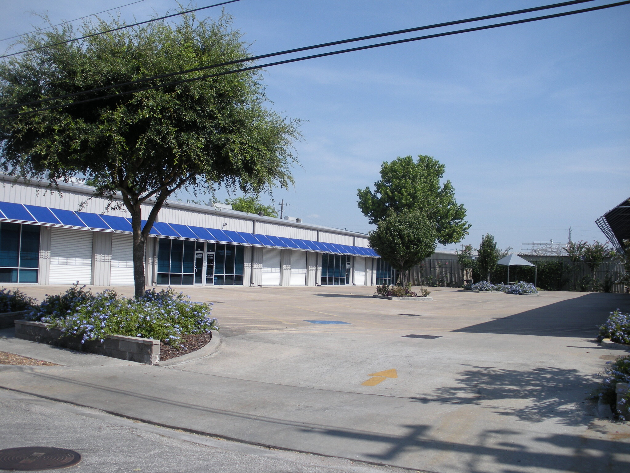 8416 S Breeze Dr, Houston, TX à louer Photo de l’immeuble– Image 1 sur 8