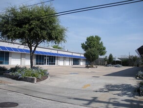 8416 S Breeze Dr, Houston, TX à louer Photo de l’immeuble– Image 1 sur 8