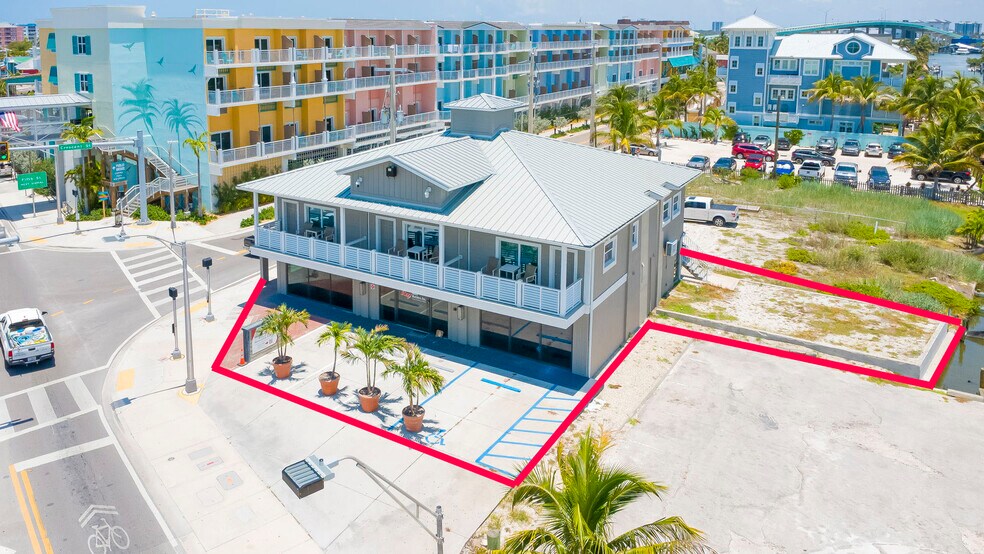 1161-1165 Estero Blvd, Fort Myers, FL à vendre - Photo de l’immeuble – Image 2 sur 72