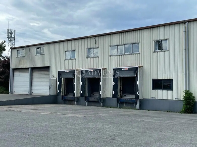 Industriel/Logistique dans Ormes à louer - Photo de l’immeuble – Image 2 sur 12
