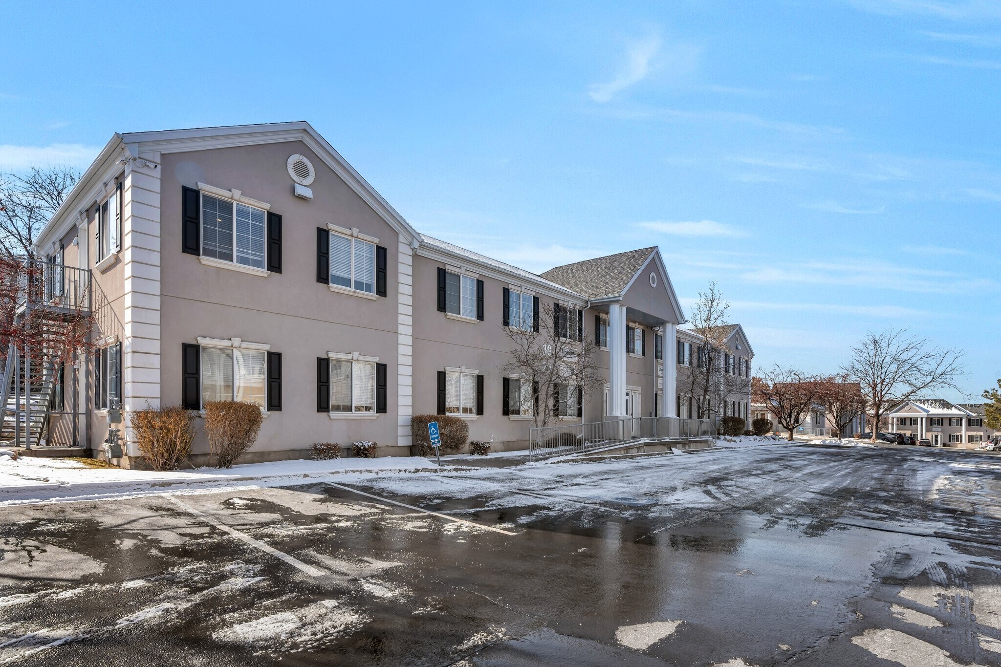 11075 S State St, Sandy, UT à louer Photo de l’immeuble– Image 1 sur 2
