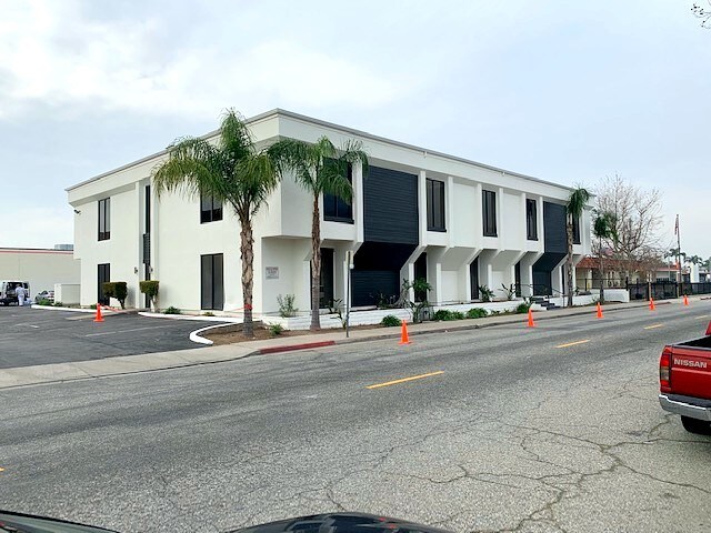 435 W Orange Show Ln, San Bernardino, CA à louer - Photo de l’immeuble – Image 2 sur 14