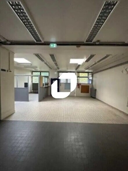 Local d'activités dans Marly-le-Roi à vendre - Photo de l’immeuble – Image 3 sur 11