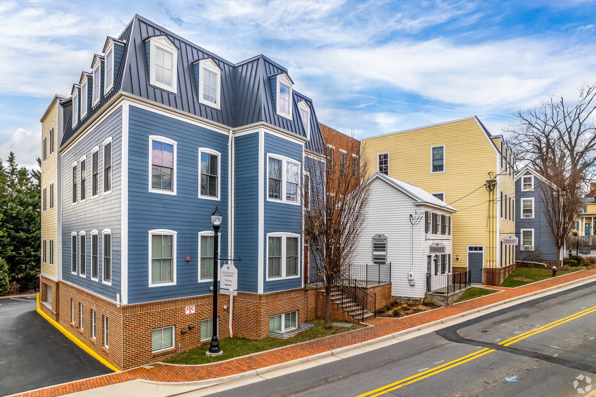 111-113 E Market St, Leesburg, VA à louer Photo principale– Image 1 sur 5