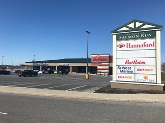 Plus de détails pour 21082 Pioneer Plaza Dr, Watertown, NY - Local commercial à louer