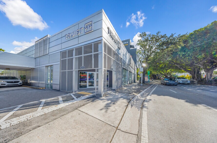 2155 SW 22nd St, Miami, FL à louer - Photo de l’immeuble – Image 3 sur 55