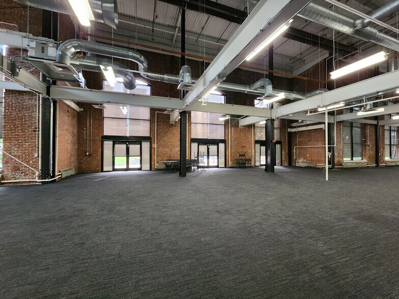 100 S West St, Wilmington, DE à louer - Hall d’entrée – Image 2 sur 9