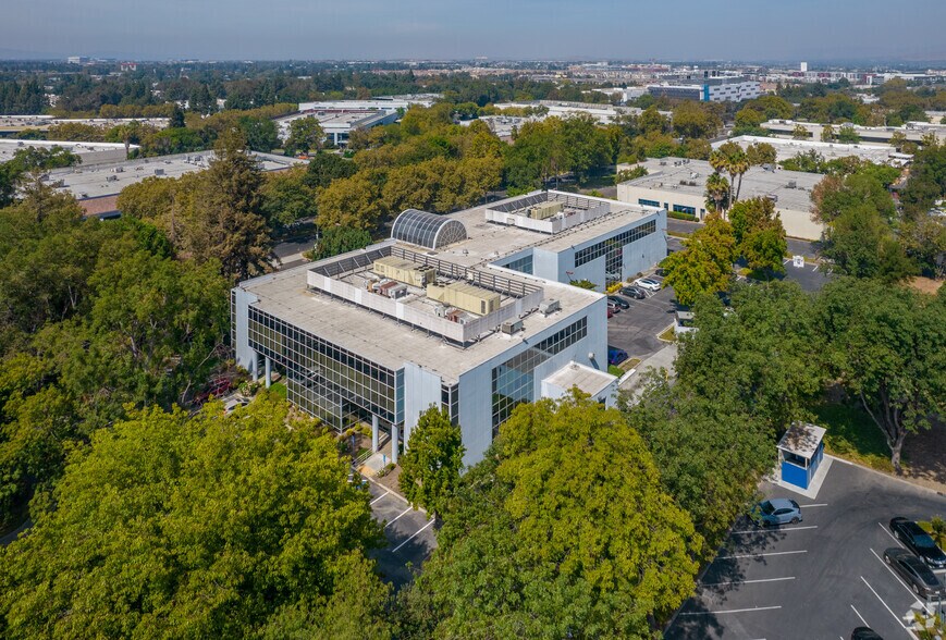 2160 Lundy Ave, San Jose, CA à louer - Photo de l’immeuble – Image 2 sur 4