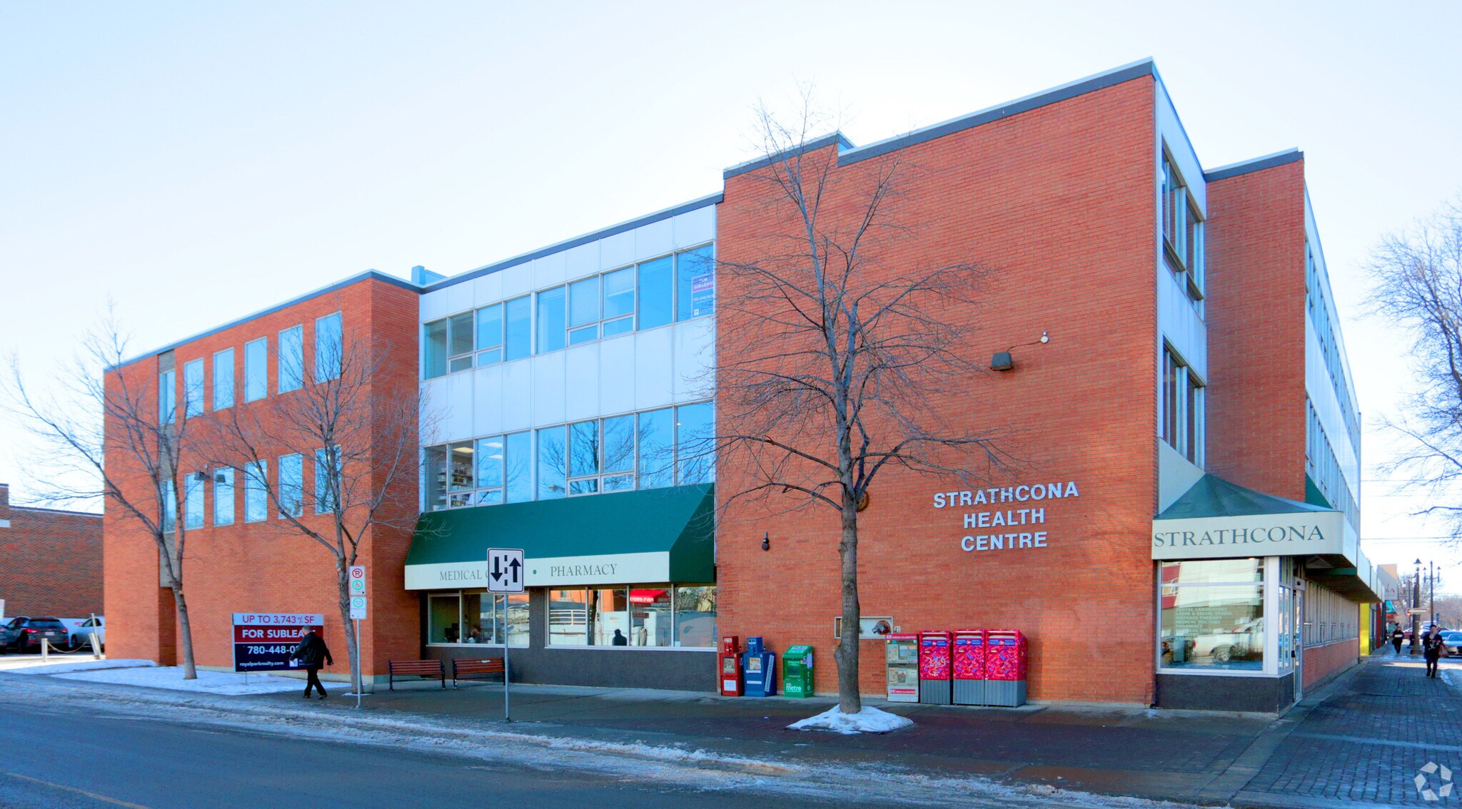 8225 105th St, Edmonton, AB à louer Photo principale– Image 1 sur 3