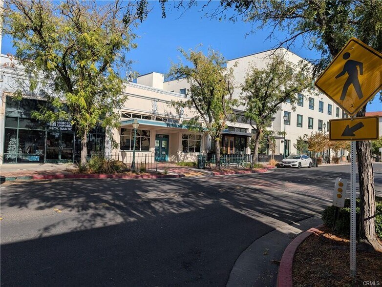 635 W Main St, Merced, CA à vendre - Photo de l’immeuble – Image 2 sur 13