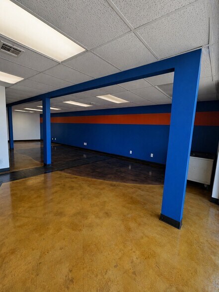 3601 W Harry St, Wichita, KS à louer - Photo de l’immeuble – Image 3 sur 17