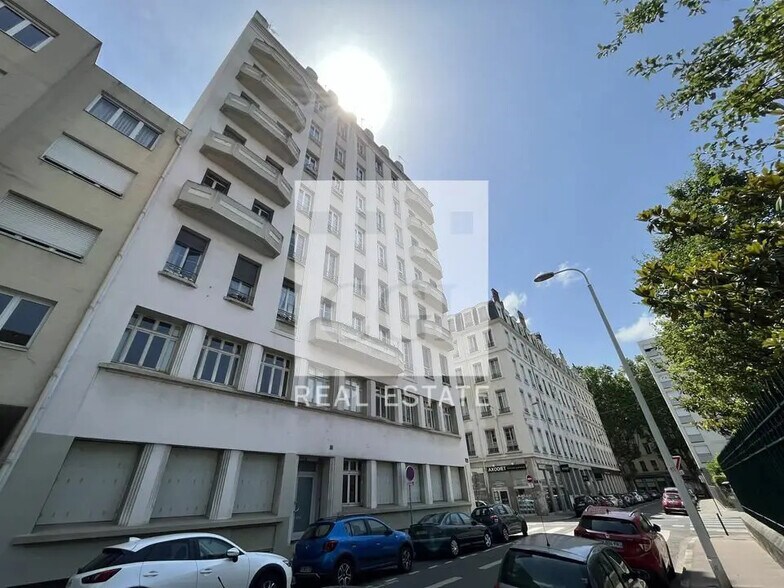Bureau dans Lyon à vendre - Photo de l’immeuble – Image 2 sur 12